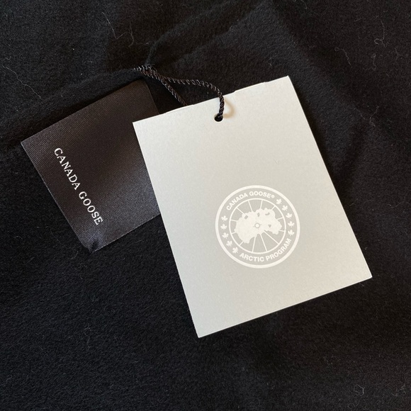 Canada Goose Ladies Solid Woven Scarf  Black - Picture 6 of 11